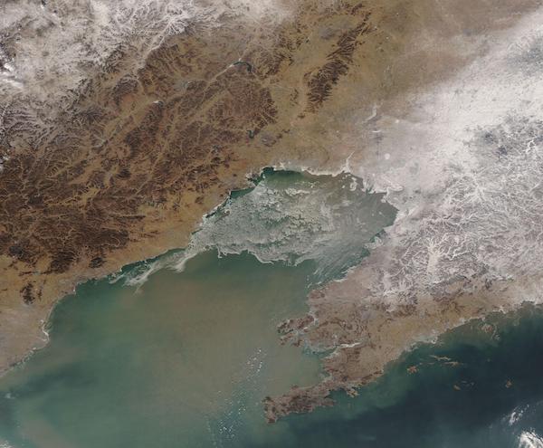 Frozen Waters in the Bohai Sea