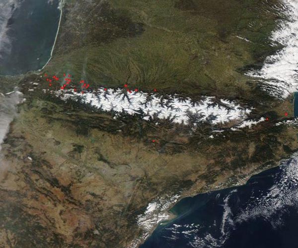 Fires and Snow in the Pyrénées Mountains