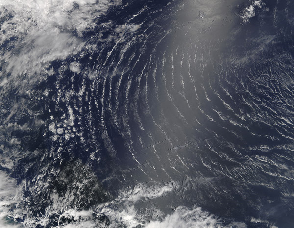 Wave clouds in the central Atlantic Ocean