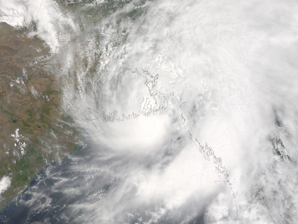 Tropical Cyclone Roanu (01B) approaching Bangladesh
