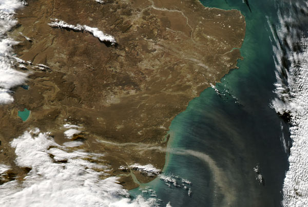 Dust storms off southern Argentina