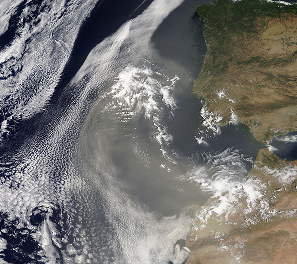 Dust storm moving from Morocco towards Portugal